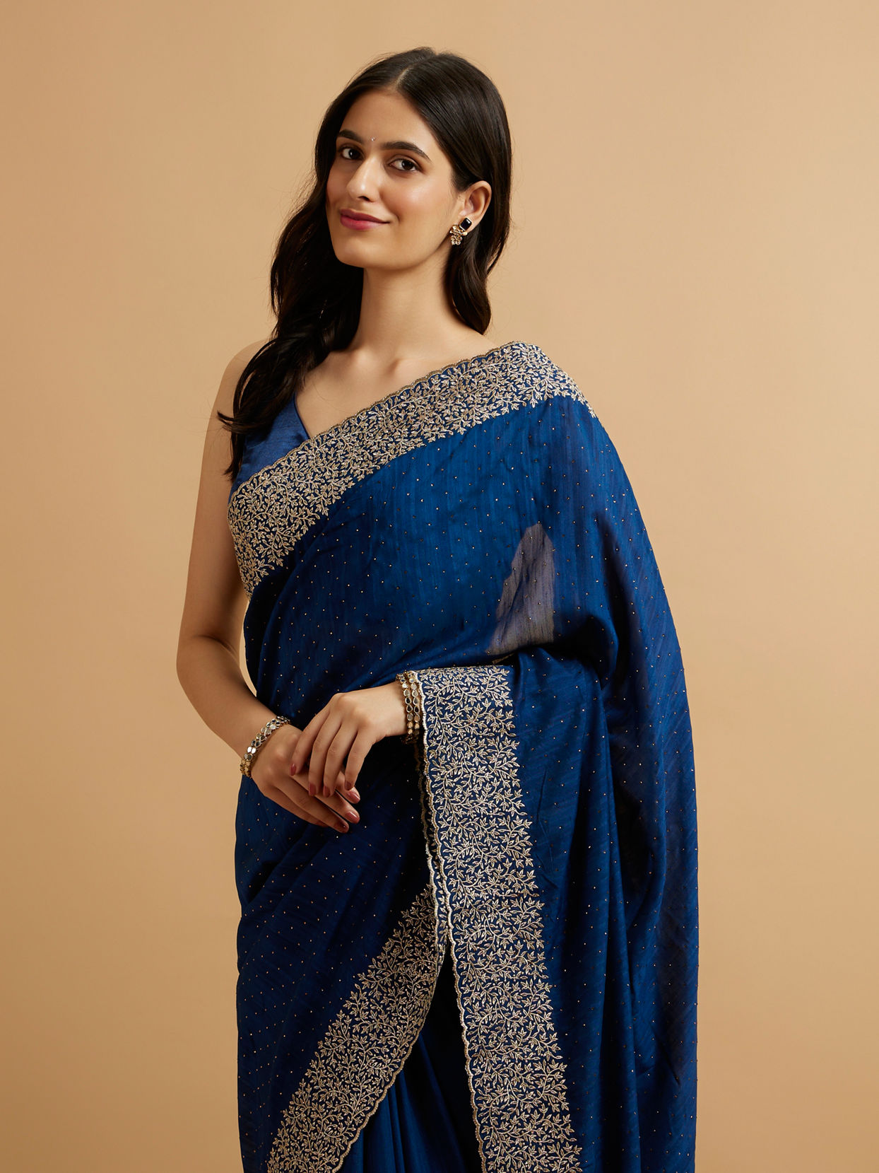 alt message - Mohey Women Indigo Blue Bel Buti Patterned Saree with Stone Embellishment image number 1